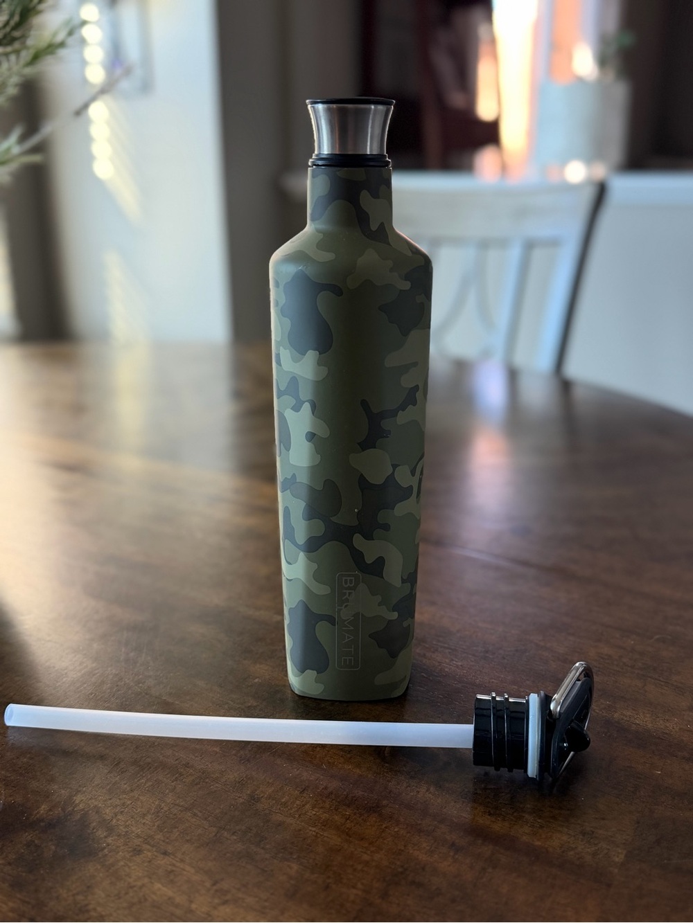 Brumate camo canister with sipper top and regular stopper top that twists on.